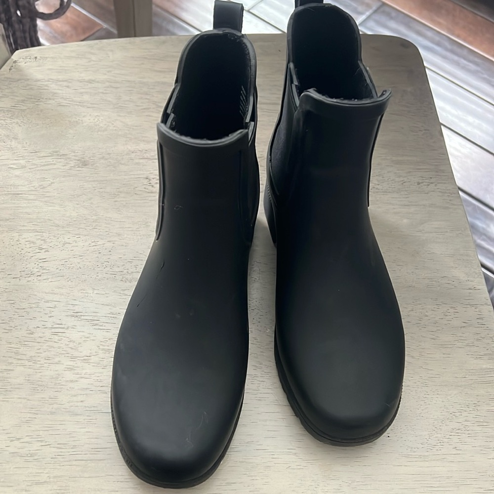 Eddie Bauer rain boots black